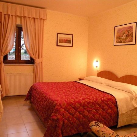 Albergo Ristorante Il Pescatore Villetta Barrea Habitación foto