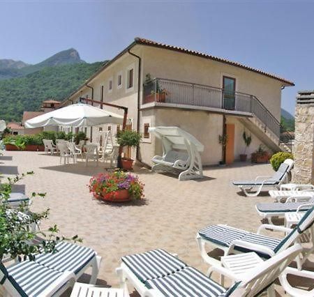 Albergo Ristorante Il Pescatore Villetta Barrea Exterior foto