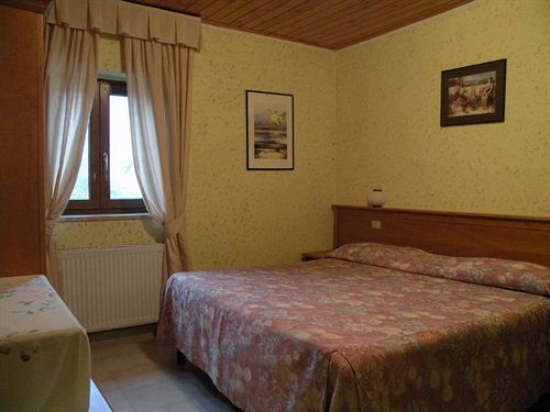 Albergo Ristorante Il Pescatore Villetta Barrea Exterior foto